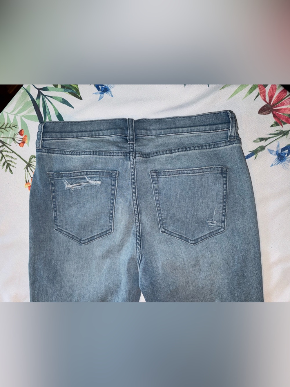 New York&Co Soho Straight leg Distressed ( open rip style ) with gems Jeans BNWT - Picture 2 of 16